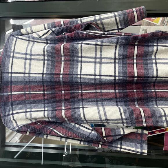 Plaid North West Blue preowned button up shirt