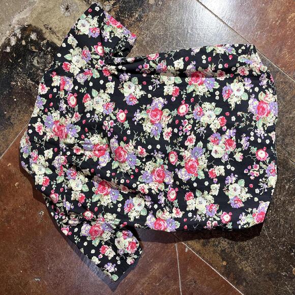Black floral button down PreOwned med shirt