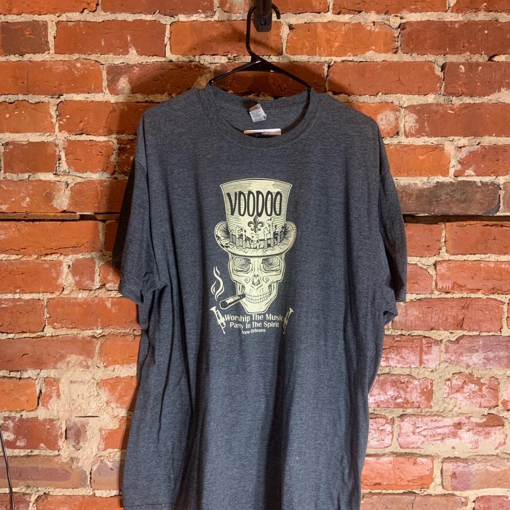 Voodoo 2XLarge grey graphic preowned T-shirt