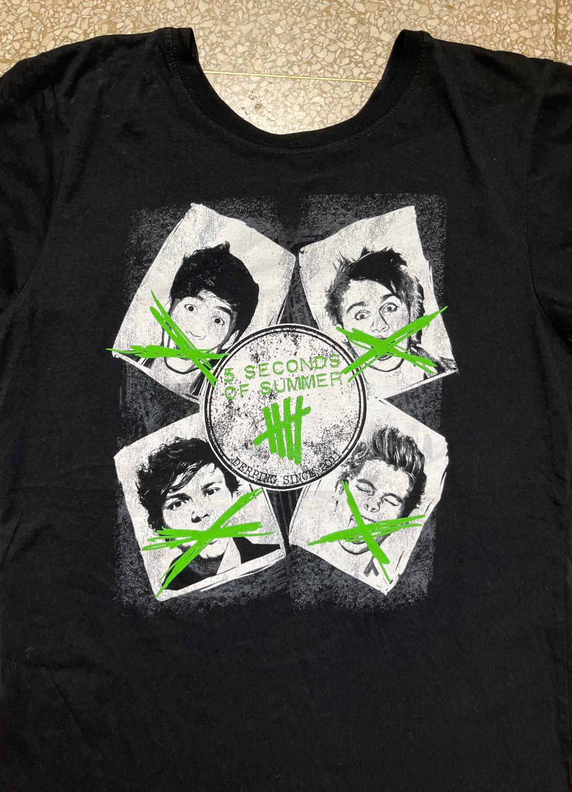 5 seconds of summer Preowned XLG Band T-shirt