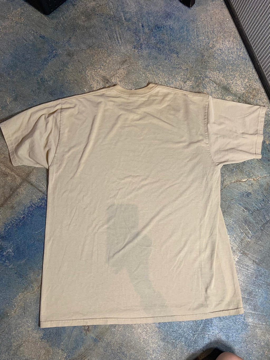 Queens of the Stone Age PreOwned XL Tan Shirt