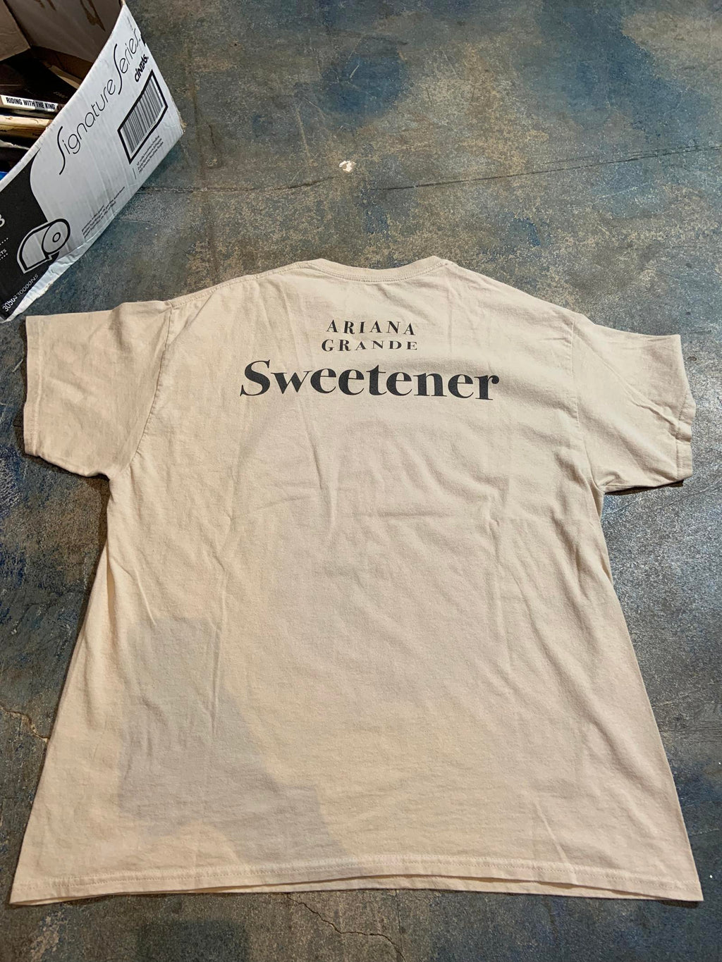 Ariana Grande Preowned XLarge T-shirt