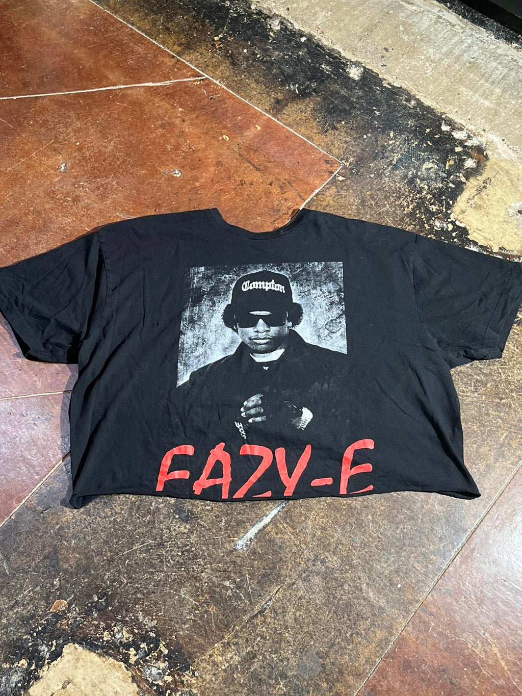 Eazy E 2XL black graphic preowned cropped tshirt