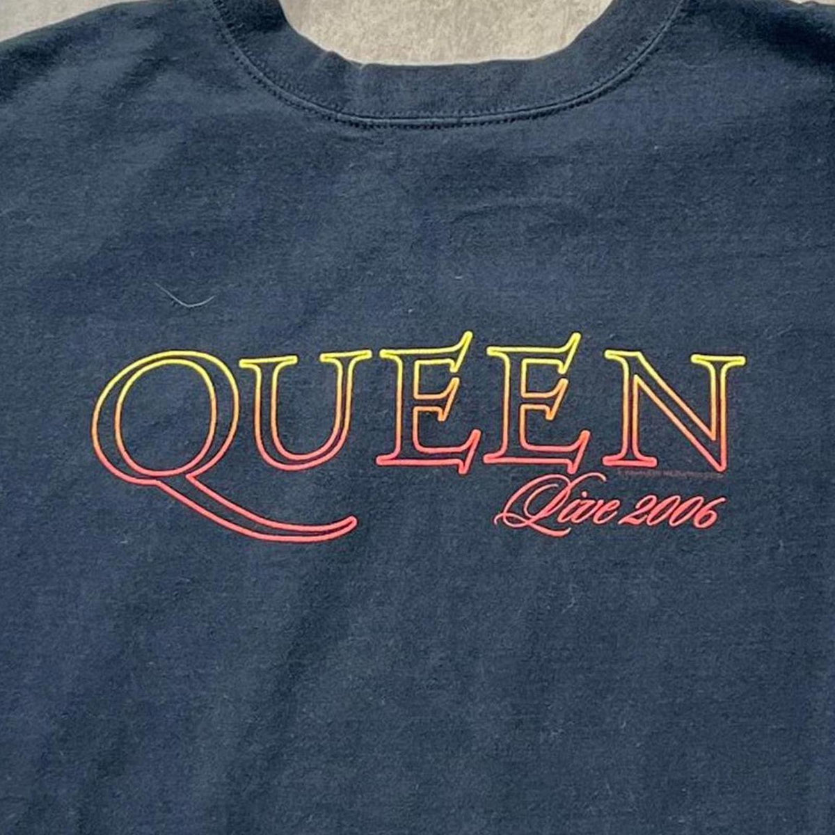 Queen Preowned Medium T-shirt