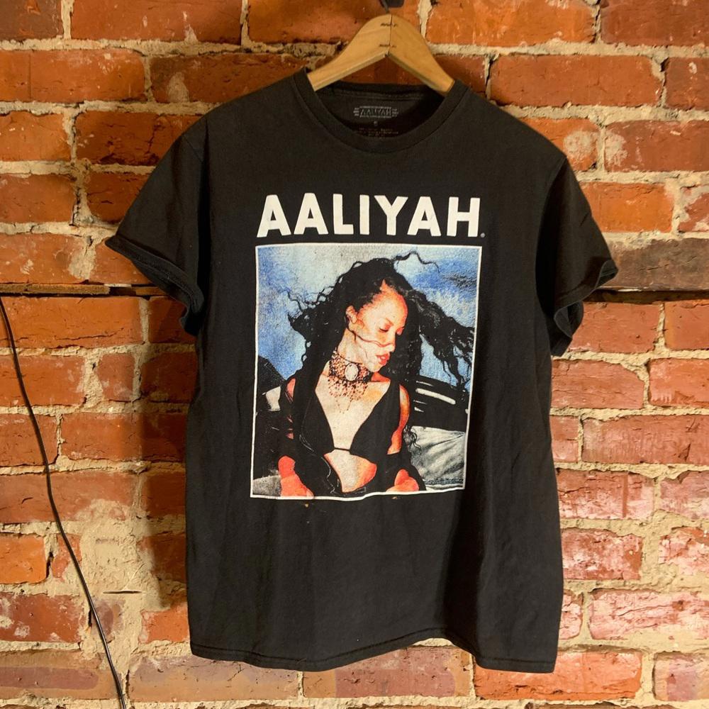 Aaliyah small black graphic preowned T-shirt