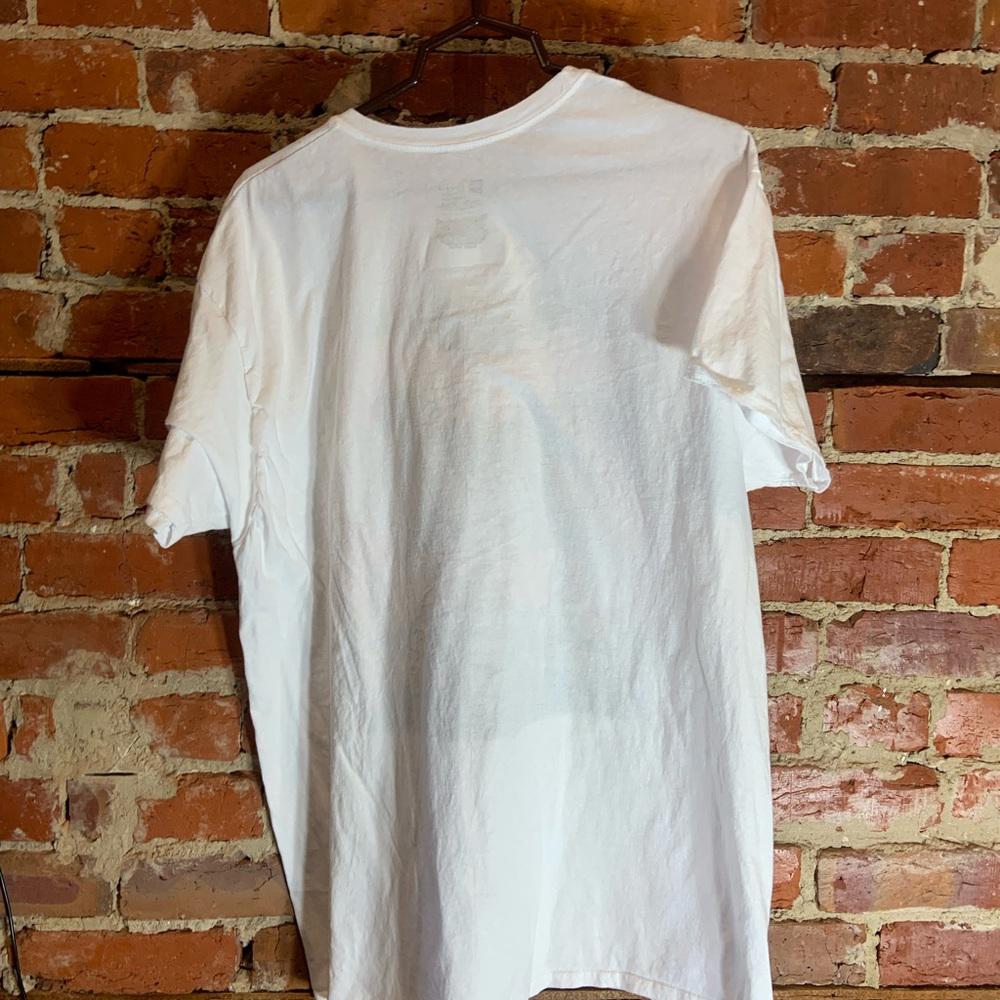 The white stripes 2XLarge white graphic preowned T-shirt