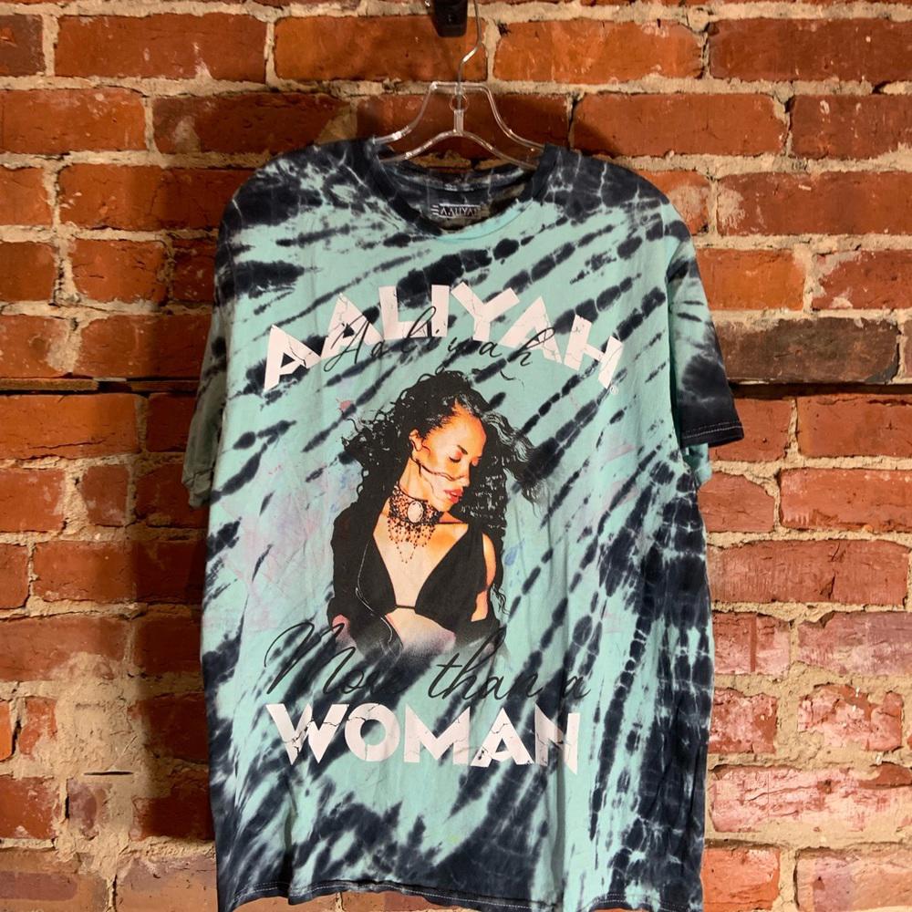 Aaliyah large tiedye blue graphic preowned T-shirt