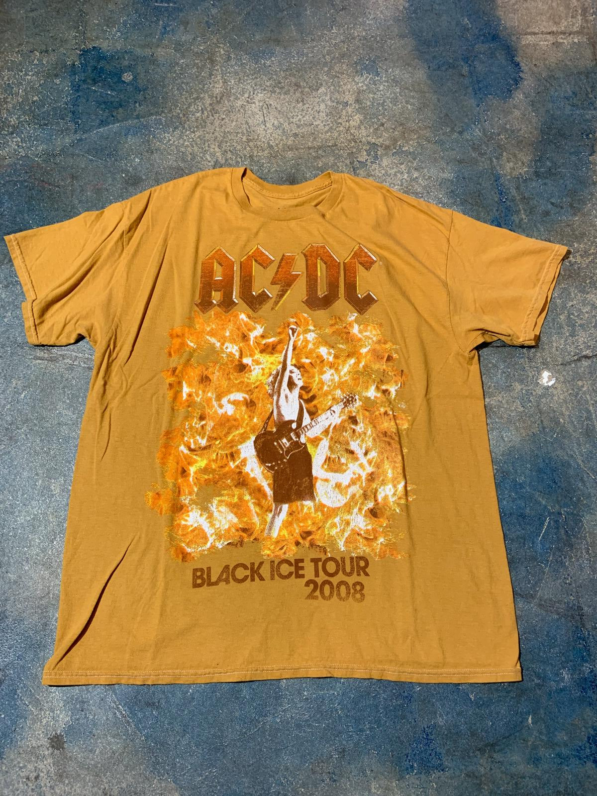 ACDC Preowned Medium Band T-shirt