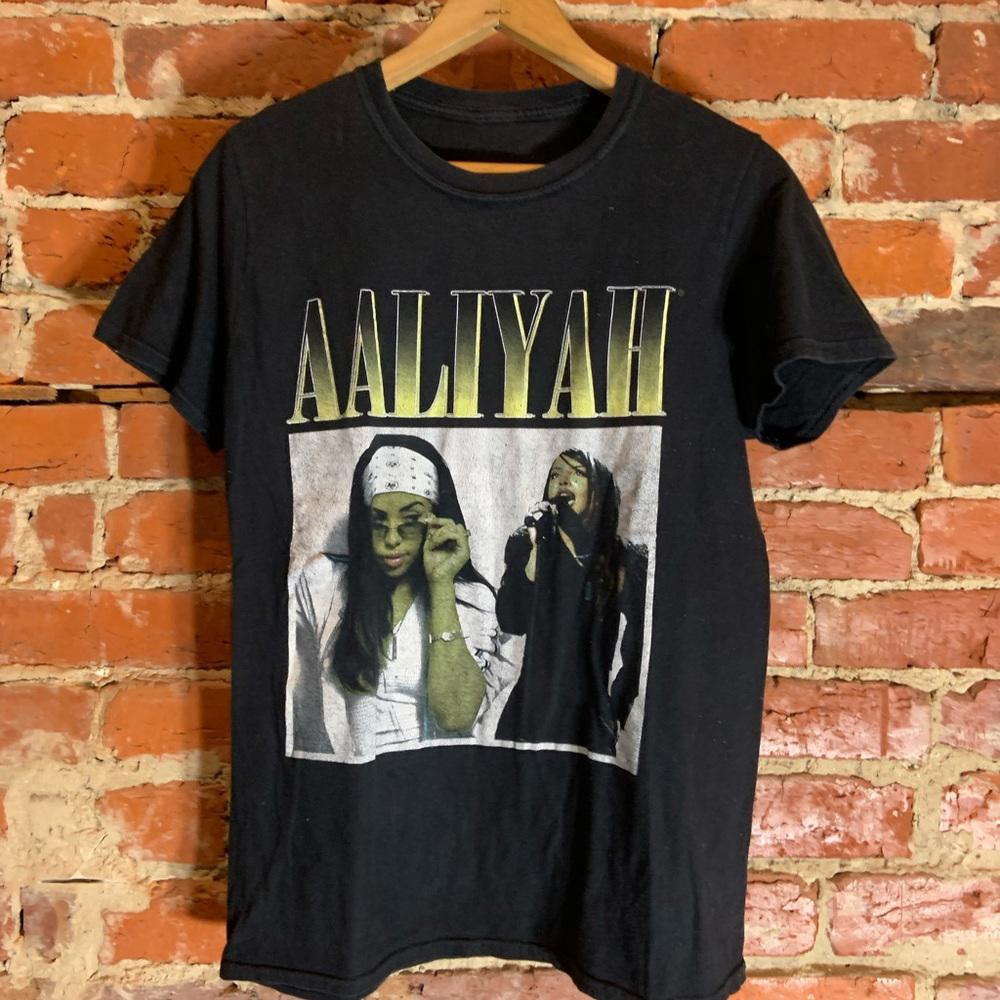 Aaliyah small black graphic preowned T-shirt