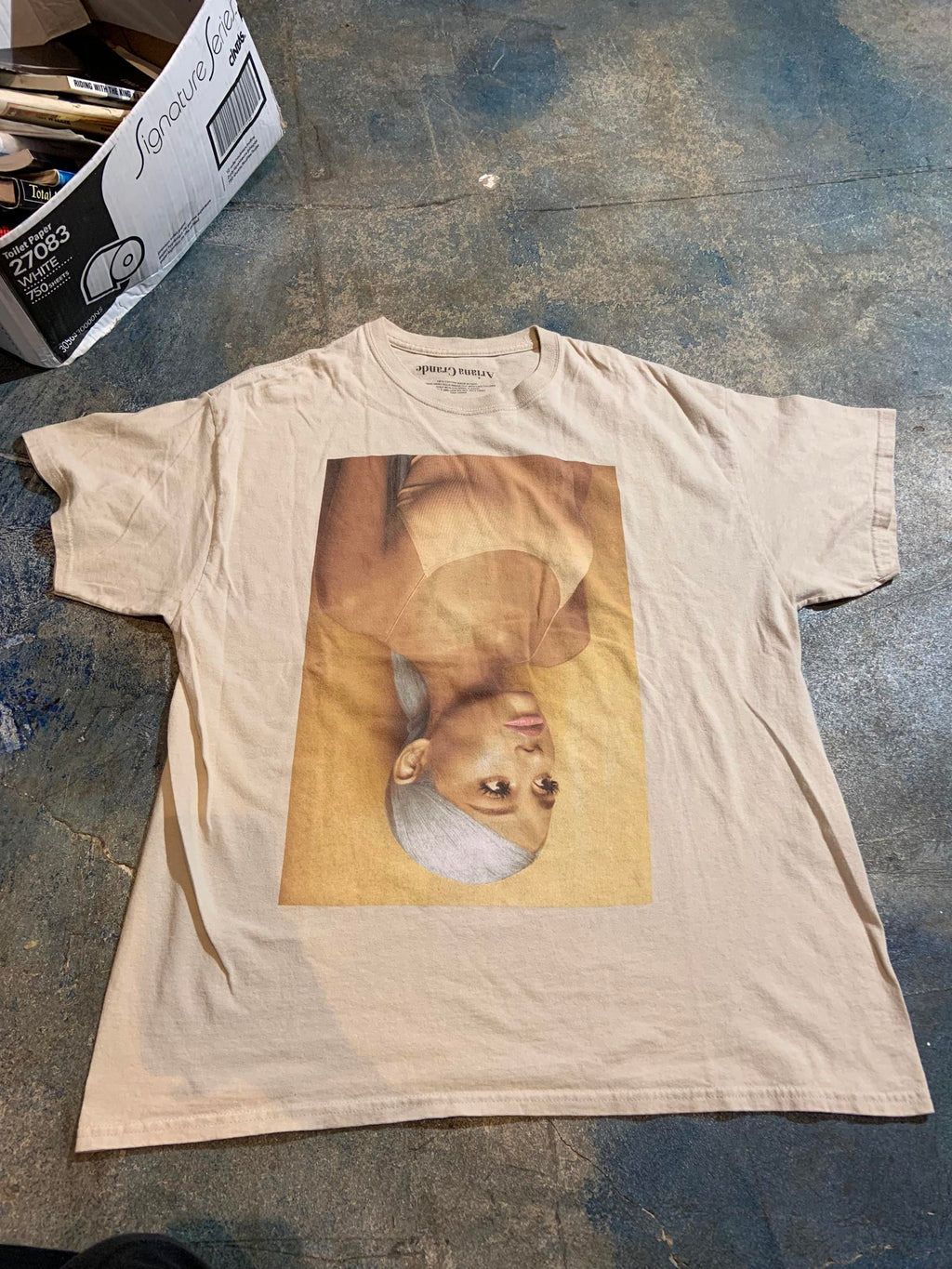 Ariana Grande Preowned XLarge T-shirt