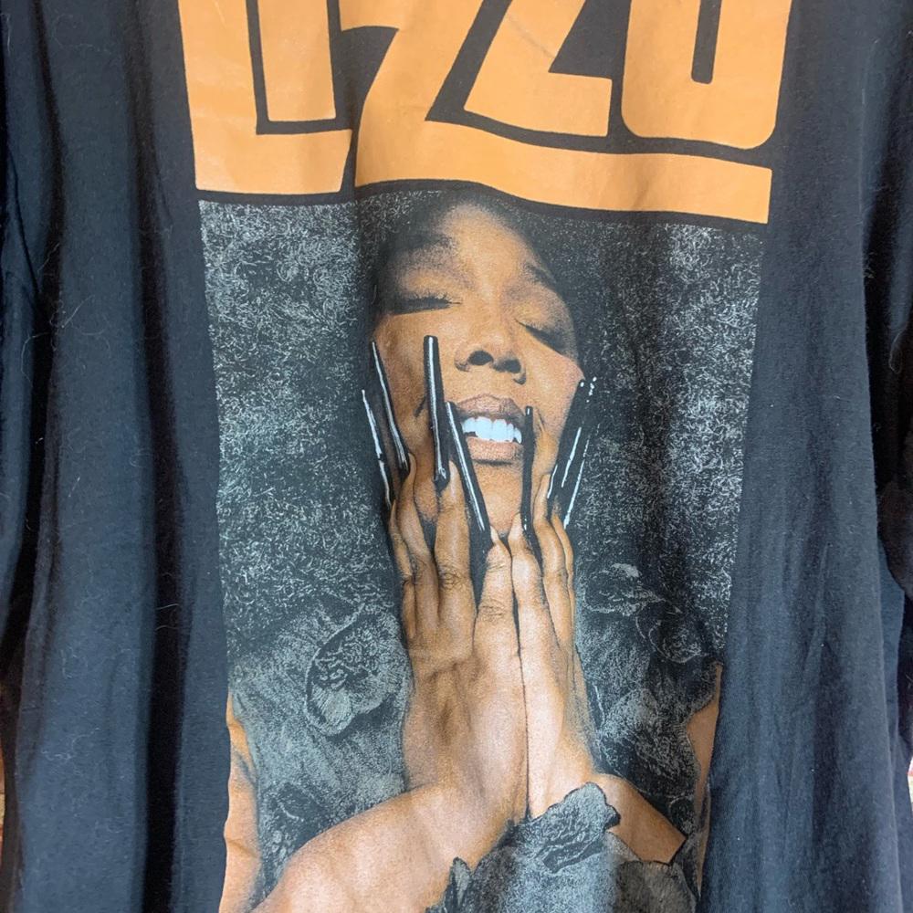 Lizzo 2XLarge black graphic preowned T-shirt
