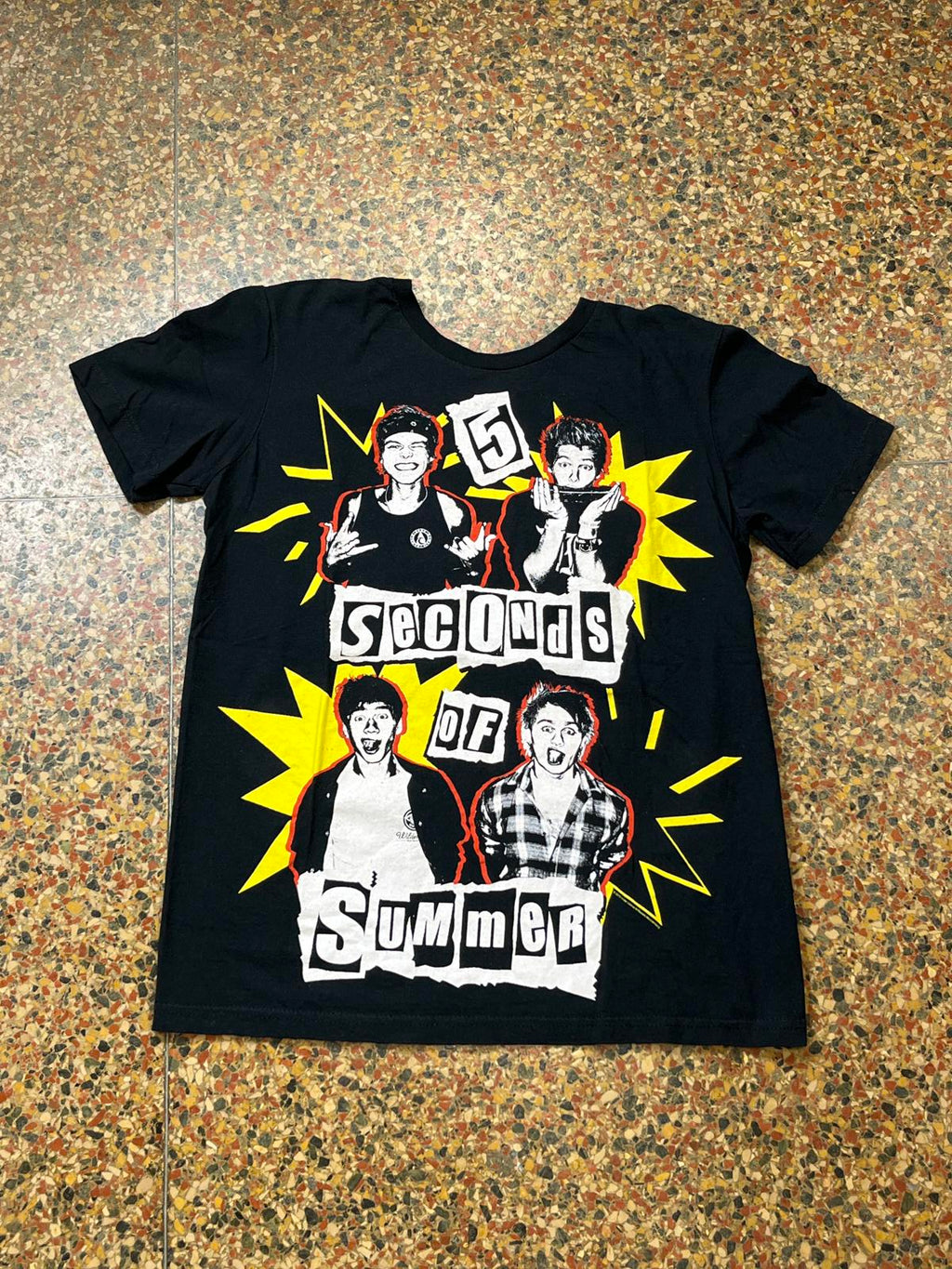 5 seconds of summer Small PreOwned Graphic T-Shirt