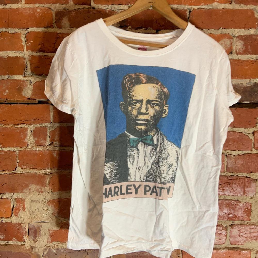 Charley Parton ladies 3xlarge white graphic preowned T-shirt