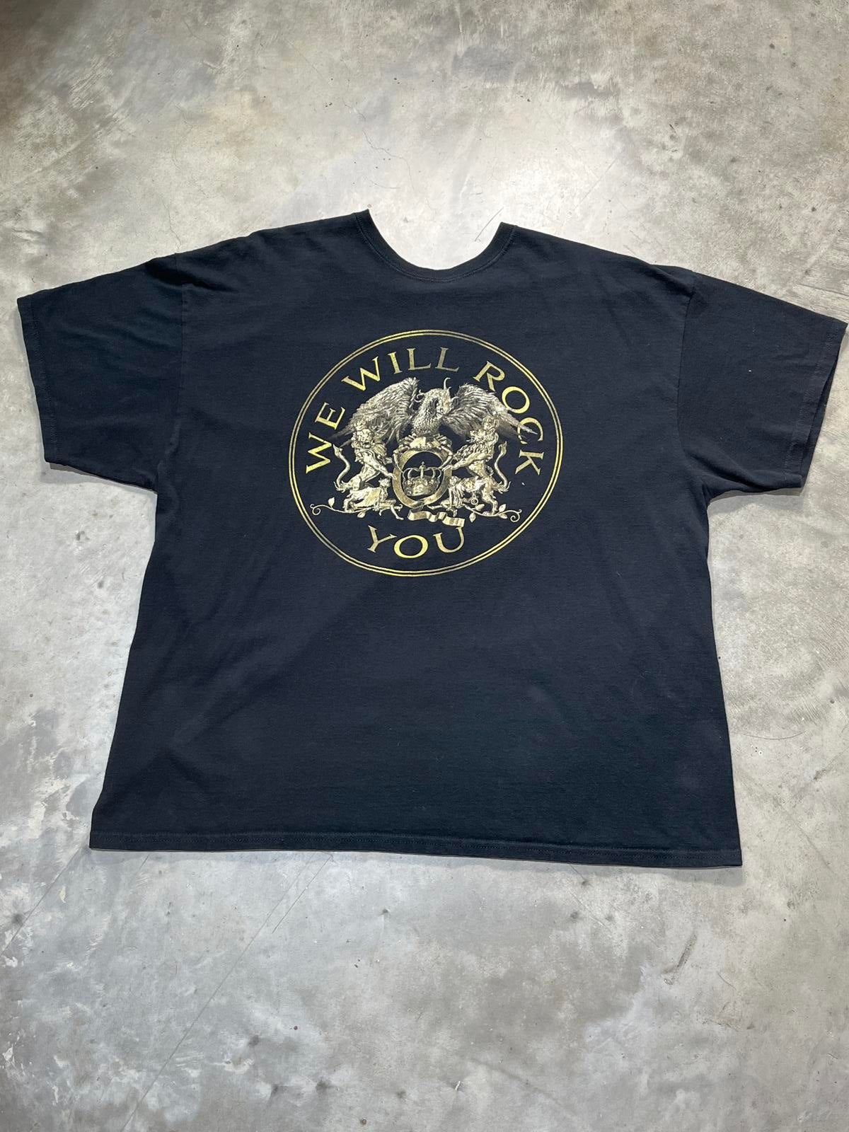 Queen Preowned 2XL T-shirt