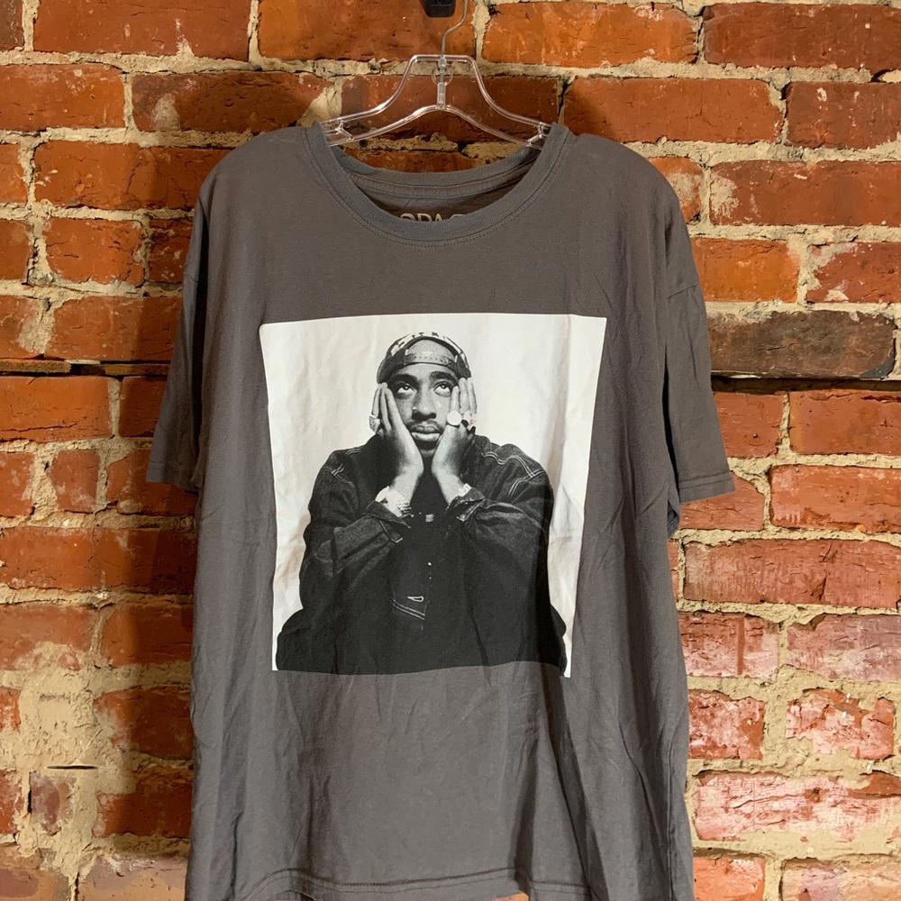 Tupac 2XLarge grey graphic preowned T-shirt