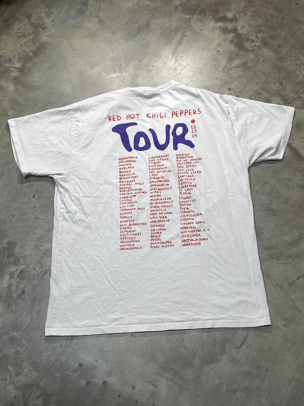 Red Hot Chili Peppers Preowned XL T-shirt