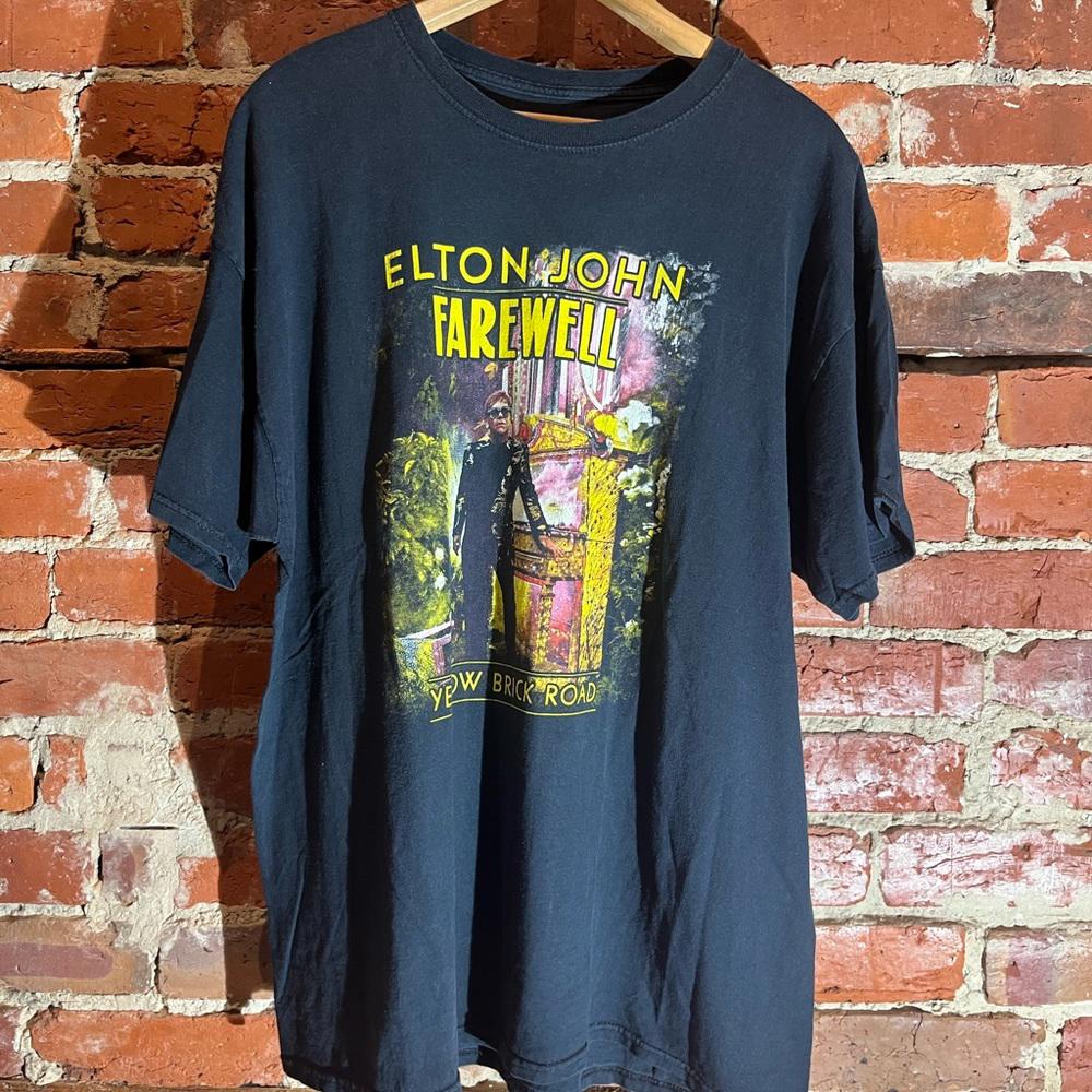 Elton John xlarge black graphic vintage preowned tshirt
