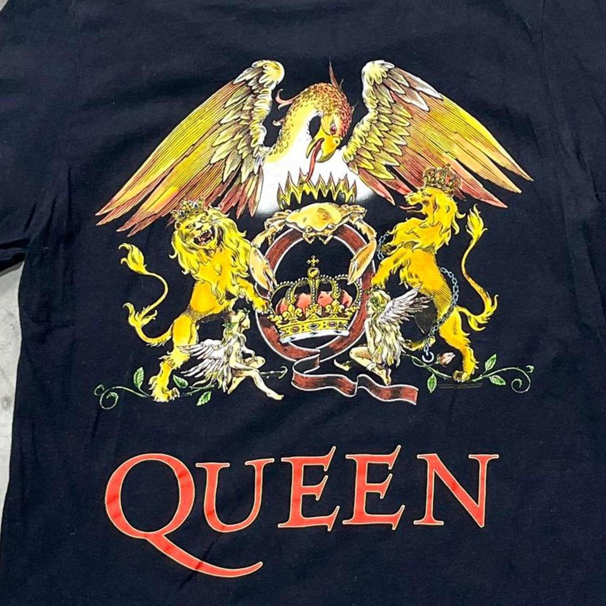 Queen Preowned Small T-shirt