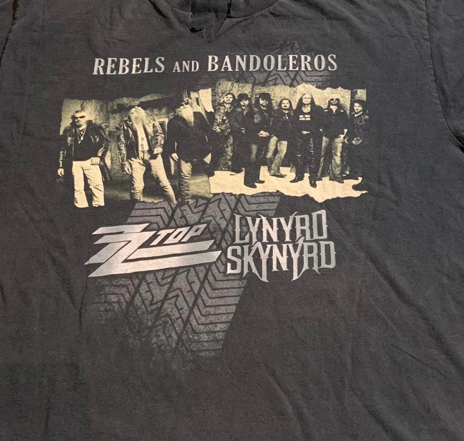 Lynyrd Skynyrd Rebels & Bandoleros Preowned XLarge T-shirt
