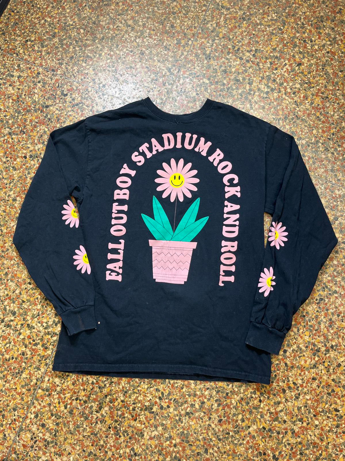 Fall out boy medium preowned tshirt