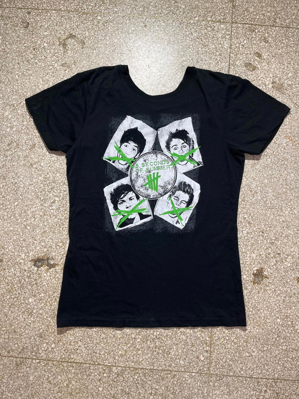 5 seconds of summer Preowned XLG Band T-shirt