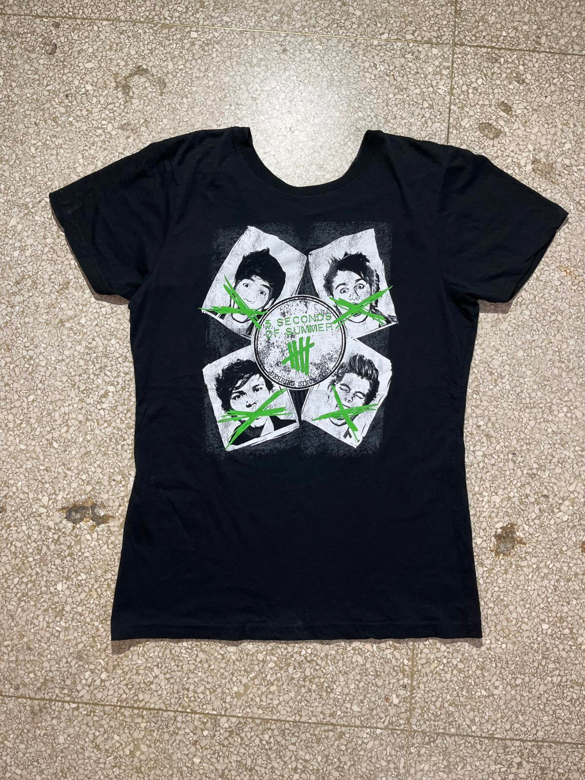 5 seconds of summer Preowned XLG Band T-shirt