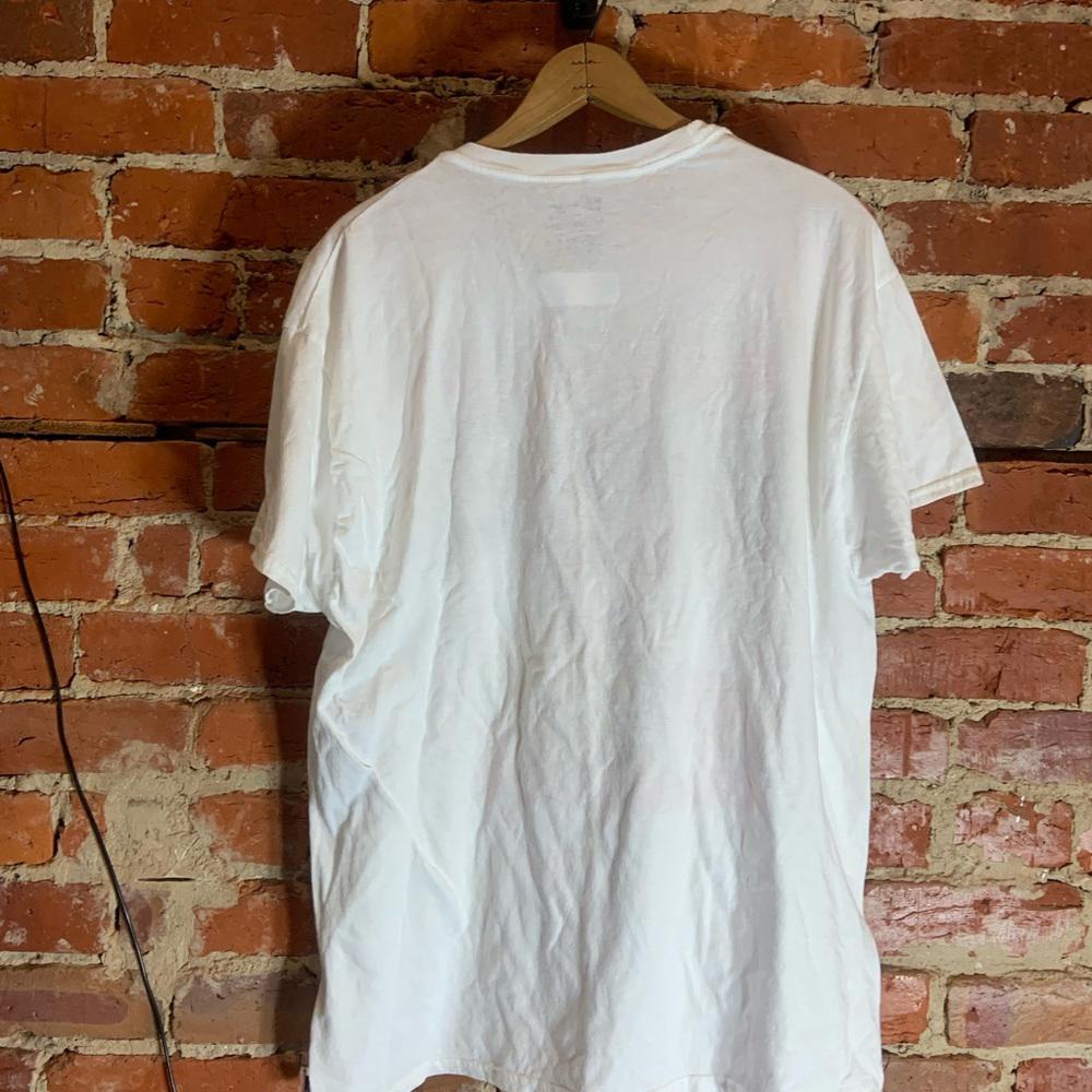 Kiss Xlarge white graphic preowned T-shirt