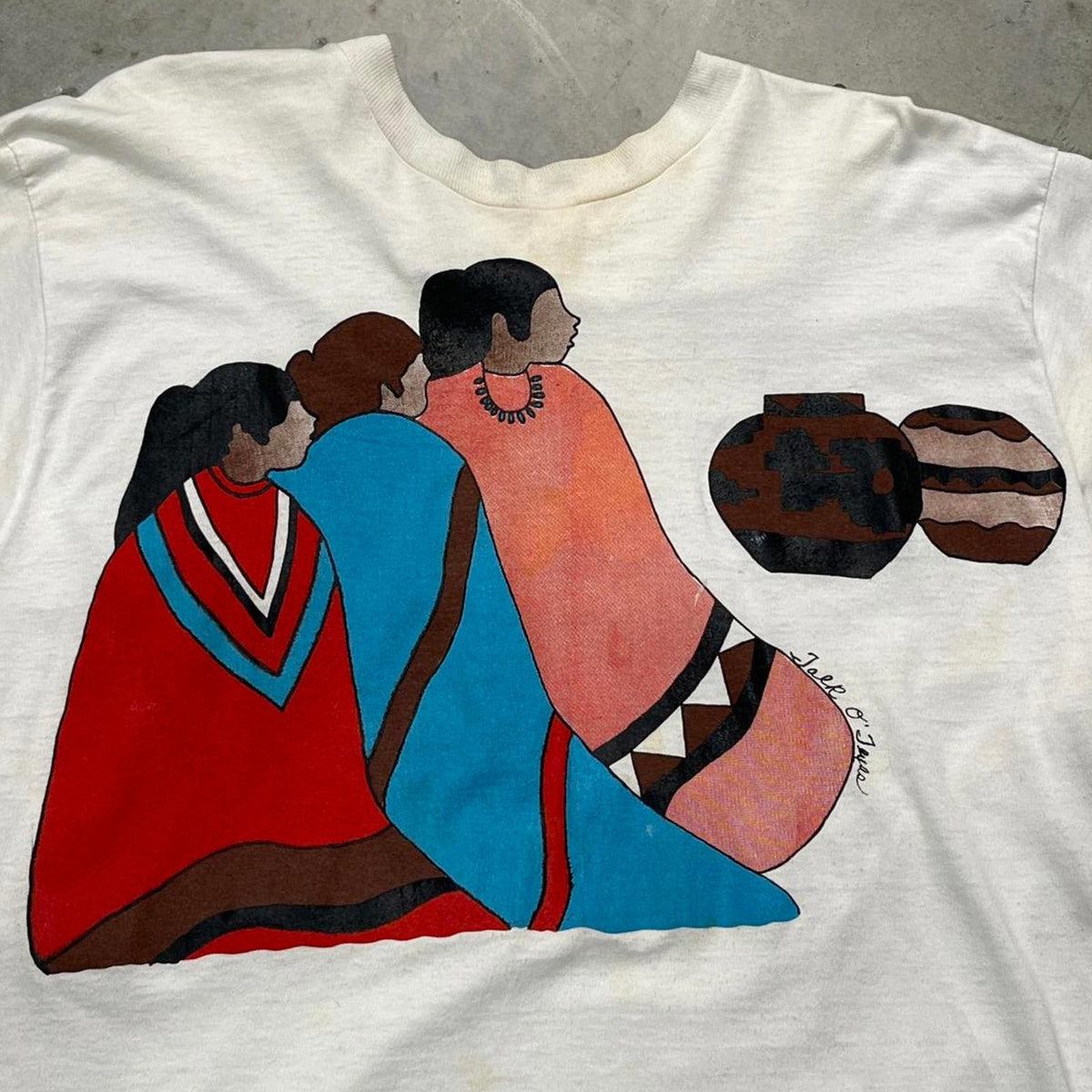3 Native American Women Preowned Large Graphic T-shirt