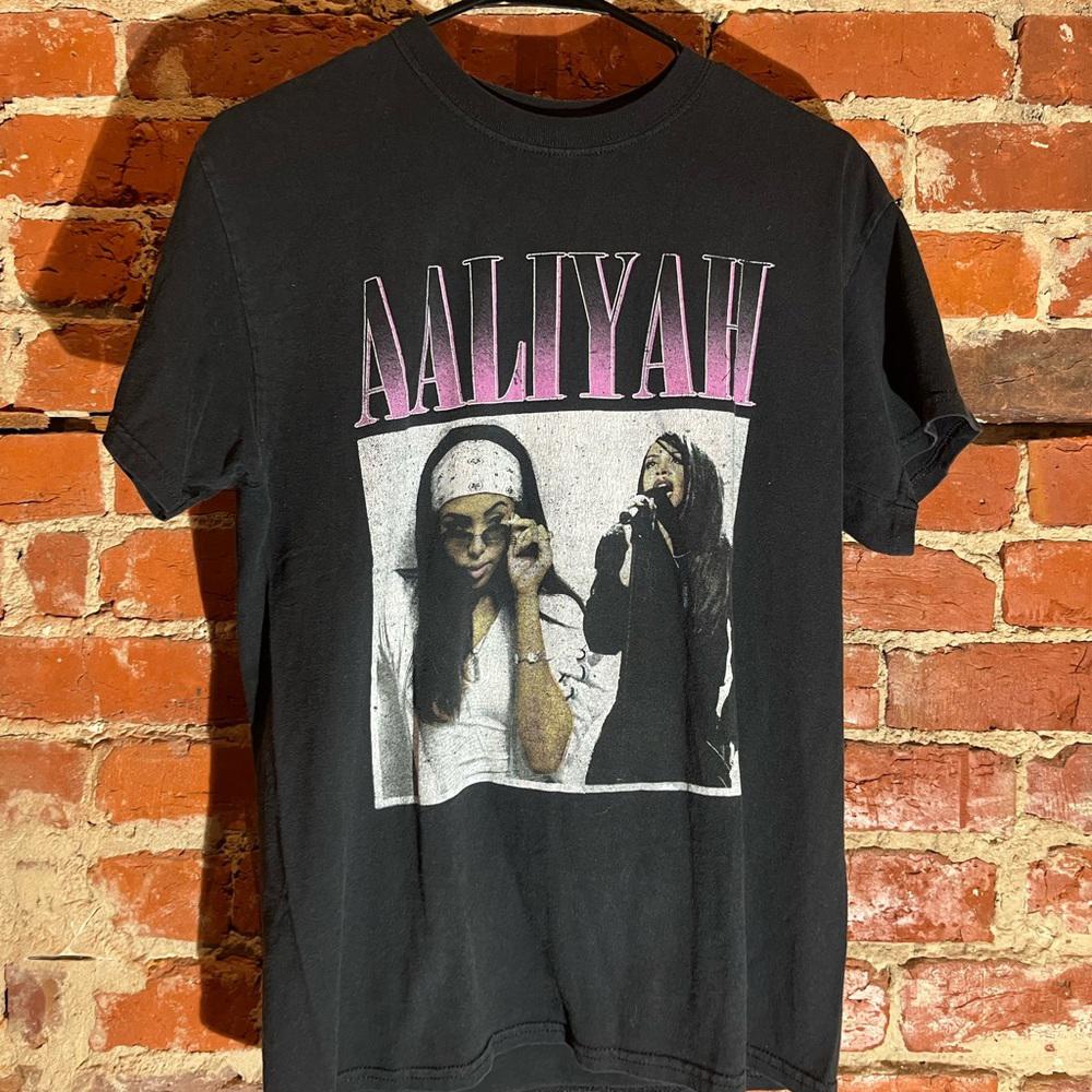 Aaliyah medium black graphic vintage preowned tshirt