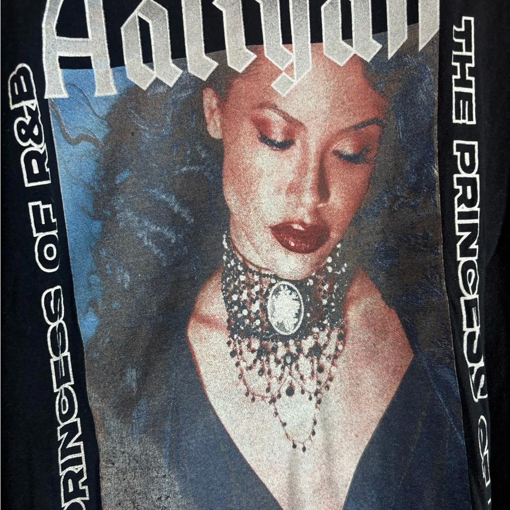 Aaliyah medium black graphic vintage preowned tshirt