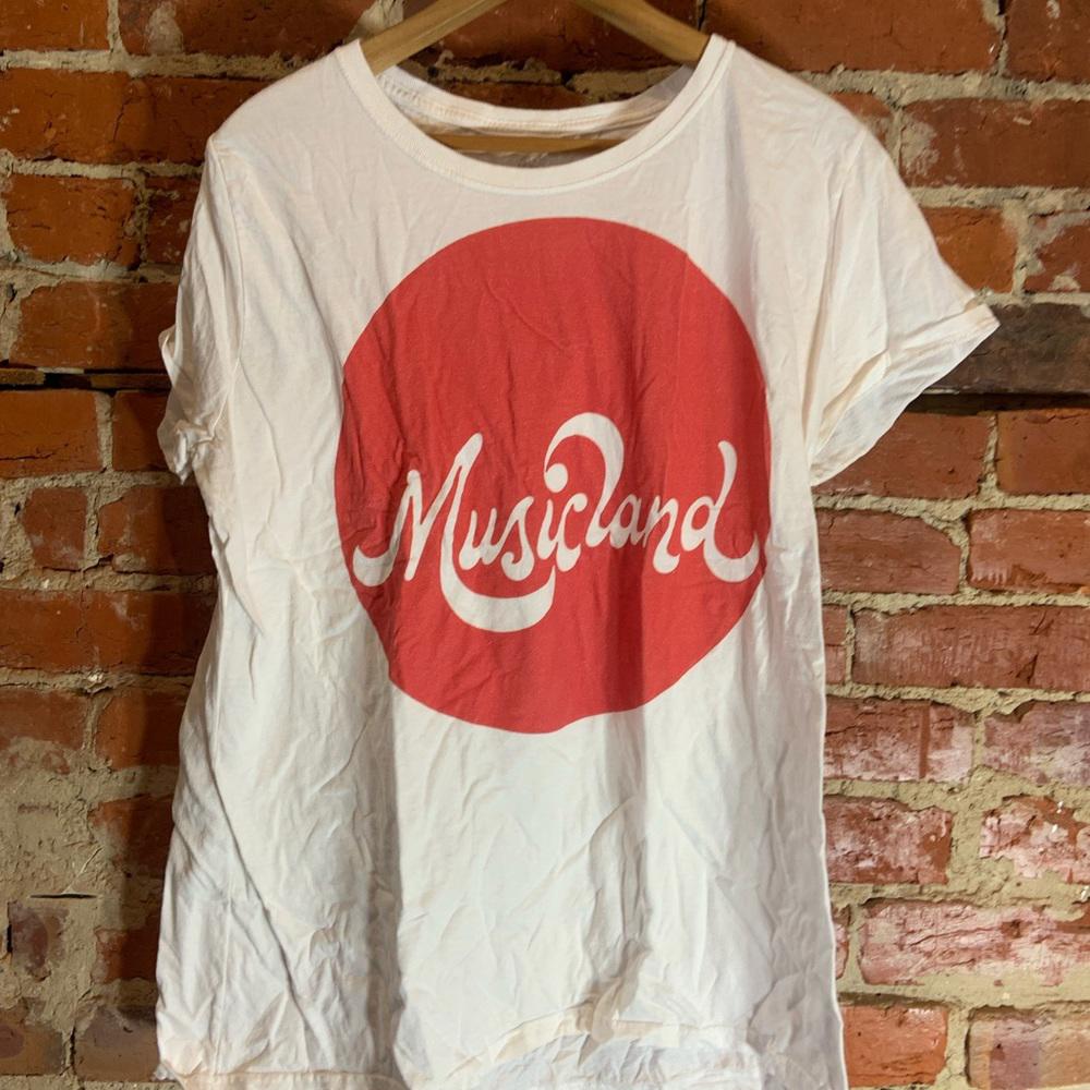 Music land ladies 2XLarge white graphic preowned T-shirt