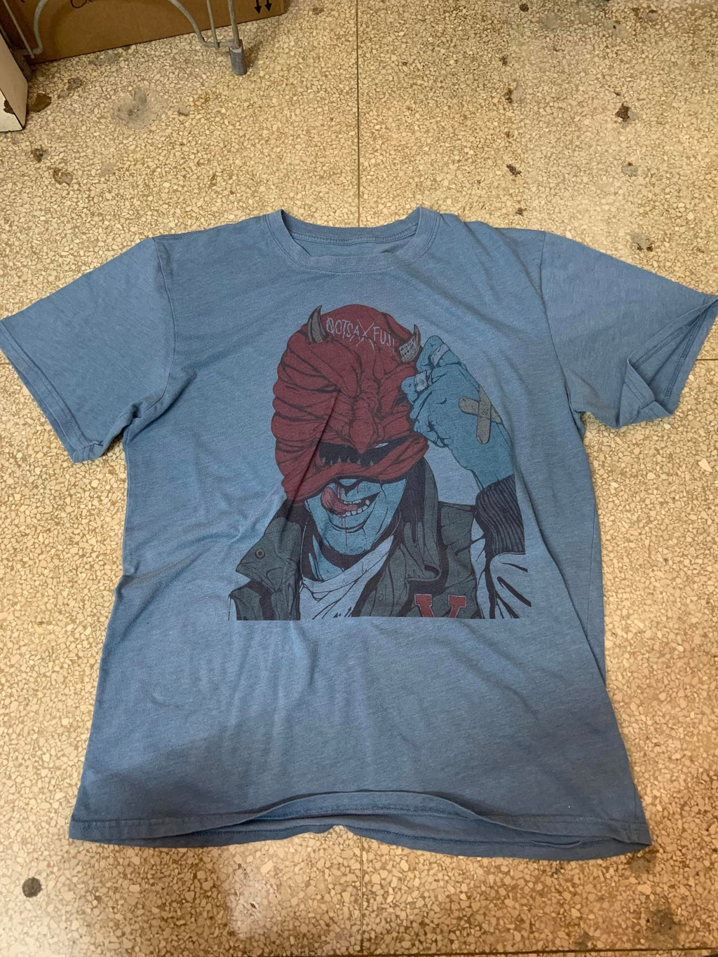 Queens of The Stone Age XLarge graphic preowned T-shirt