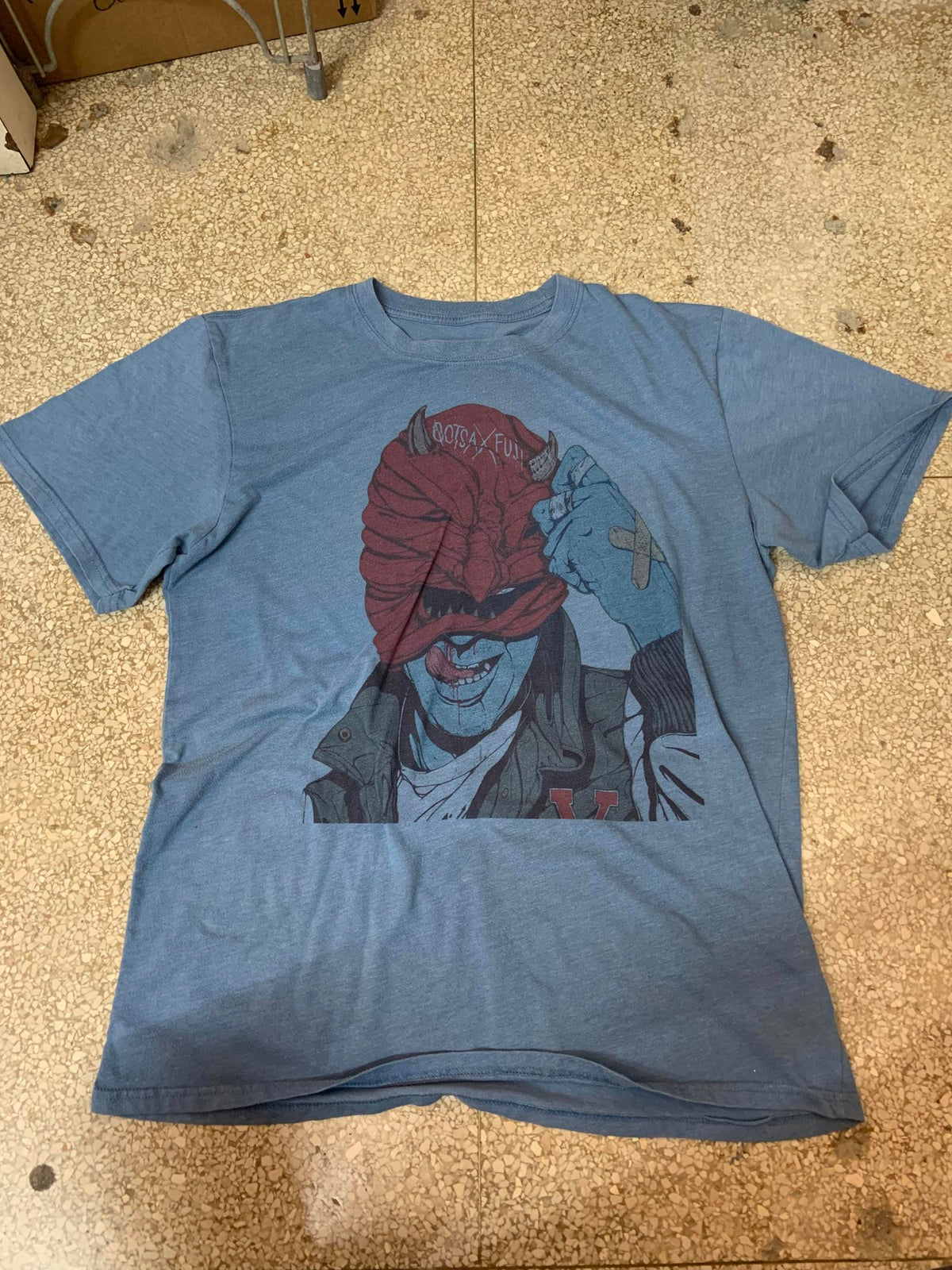 Queens of The Stone Age XLarge graphic preowned T-shirt