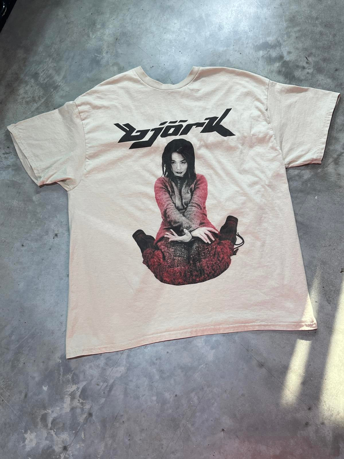Björk Preowned XL T-shirt