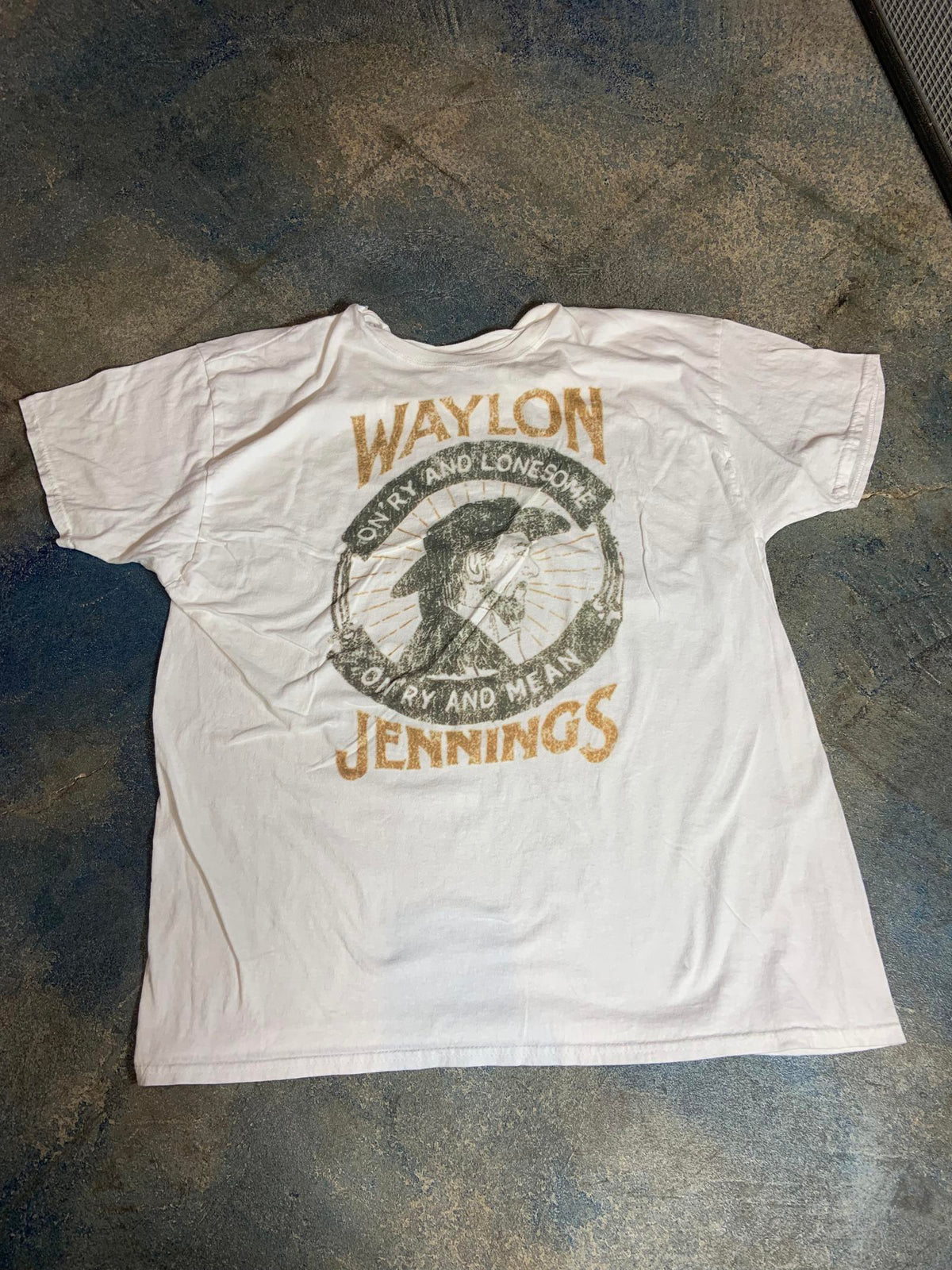 Waylon Jennings PreOwned XL White Shirt