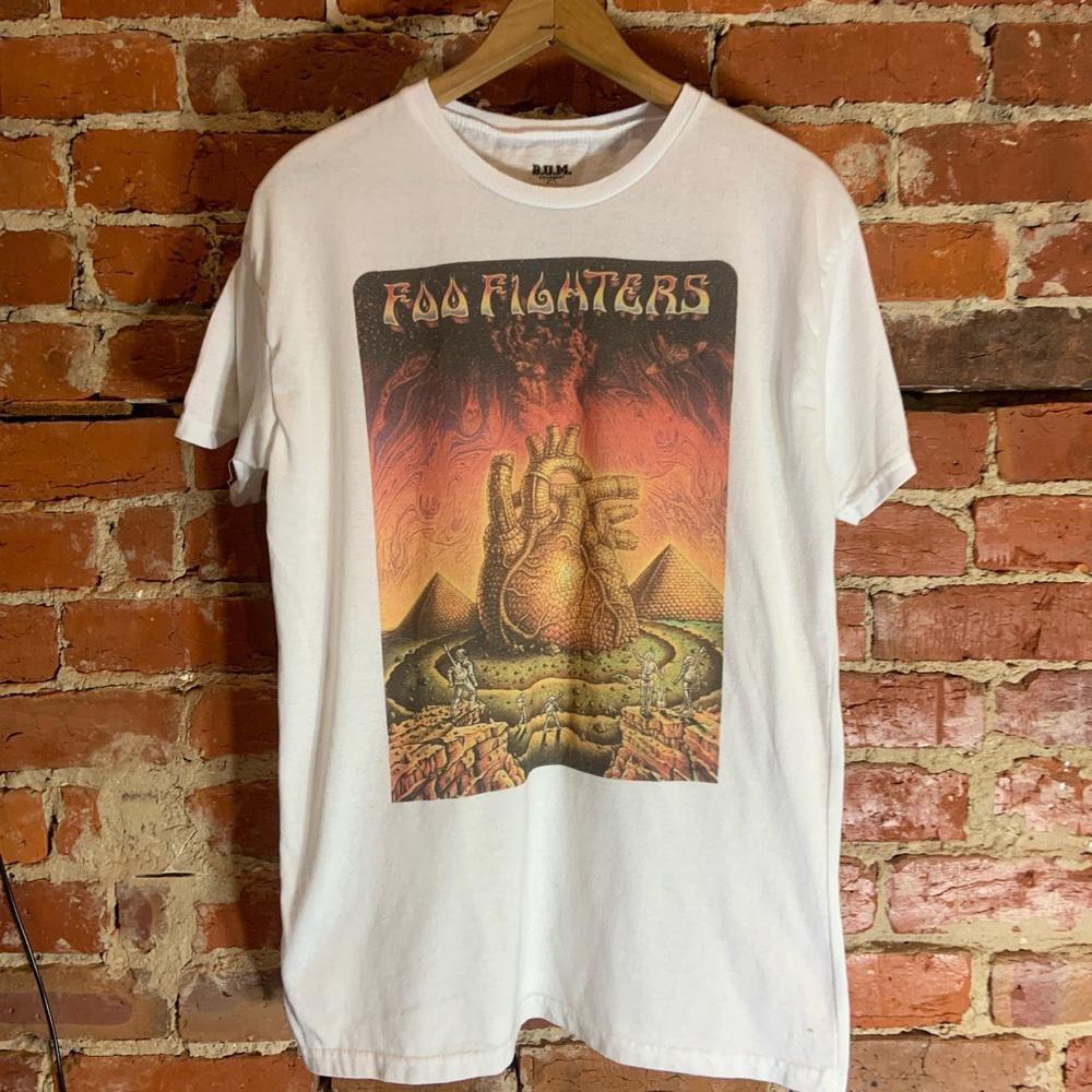 Foo fighters 2XLarge white graphic preowned T-shirt