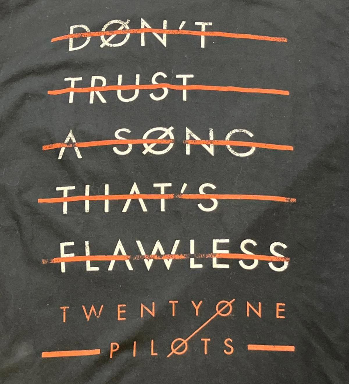 21 pilots Preowned XLG T-shirt