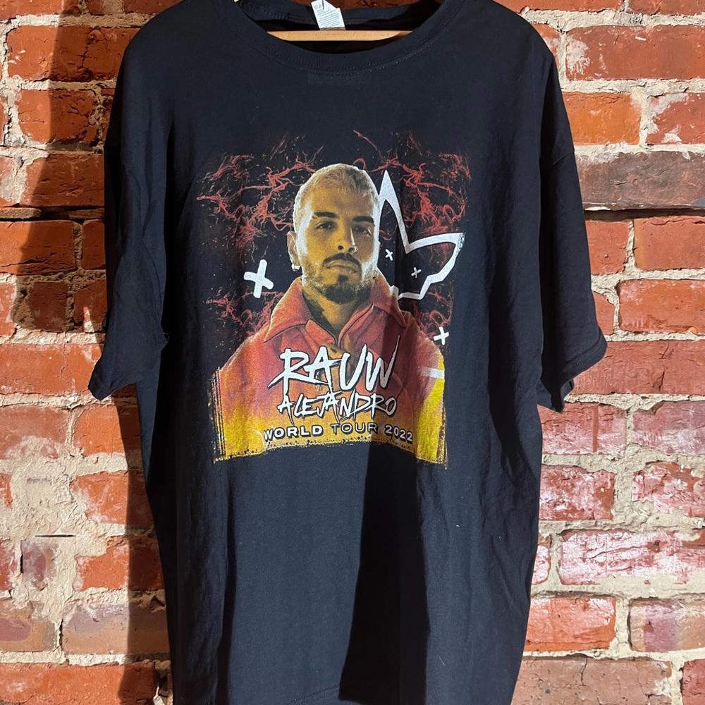 Rauw Alejandro xlarge black graphic vintage preowned tshirt