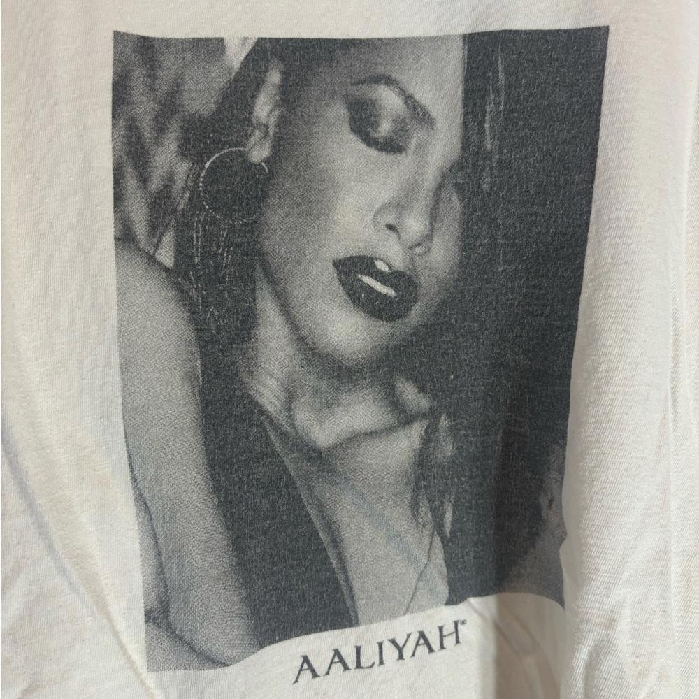 Aaliyah small white graphic vintage preowned tshirt