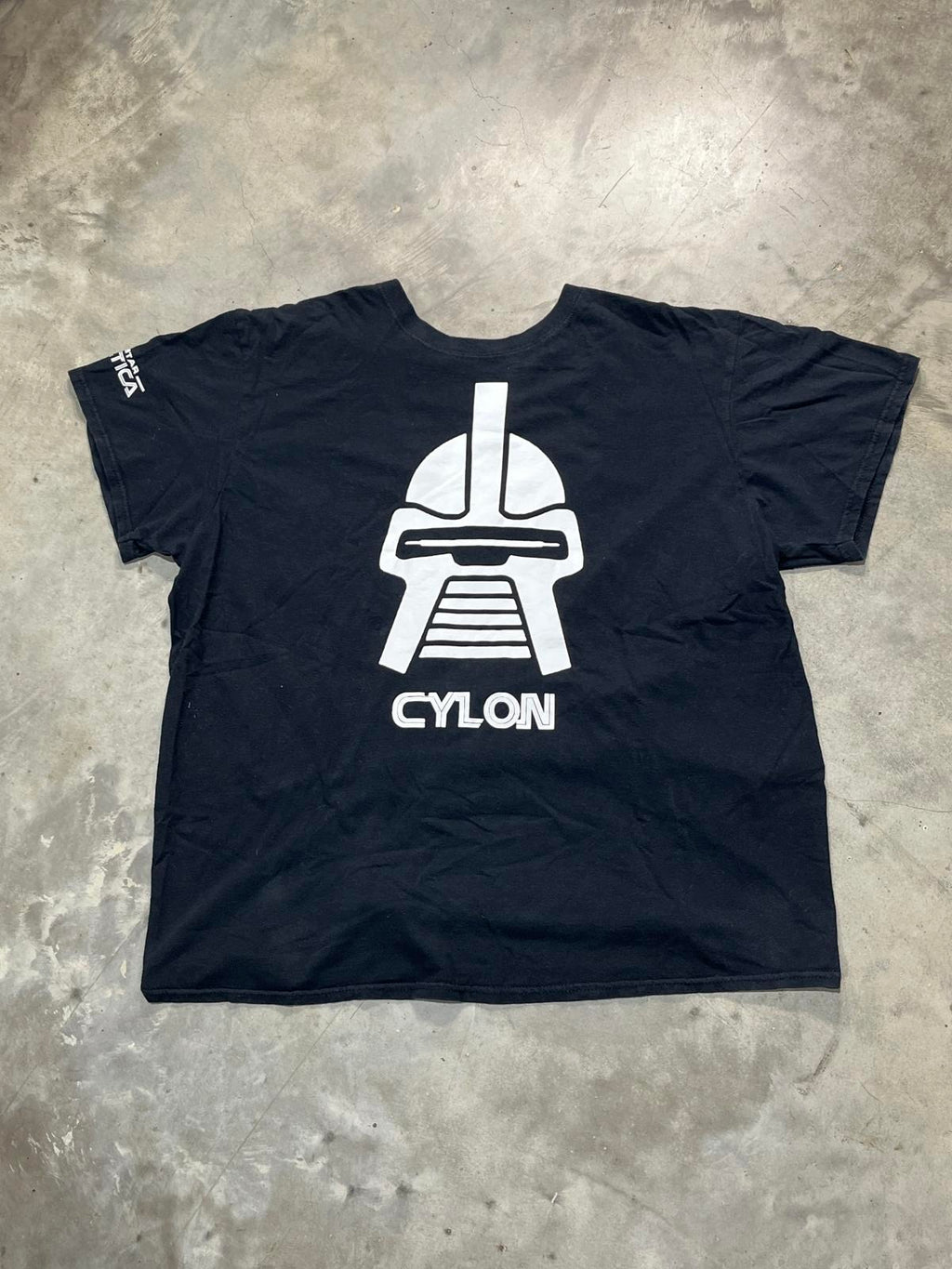 Battlestar Galactica Cyclon Preowned XL T-shirt