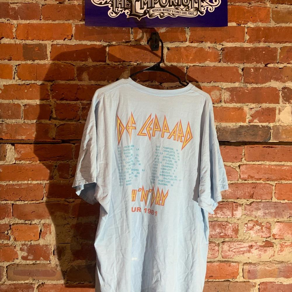 Def Leppard Xlarge blue graphic vintage T-shirt