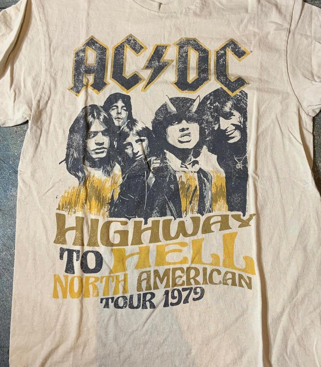 ACDC Preowned Medium Band T-shirt