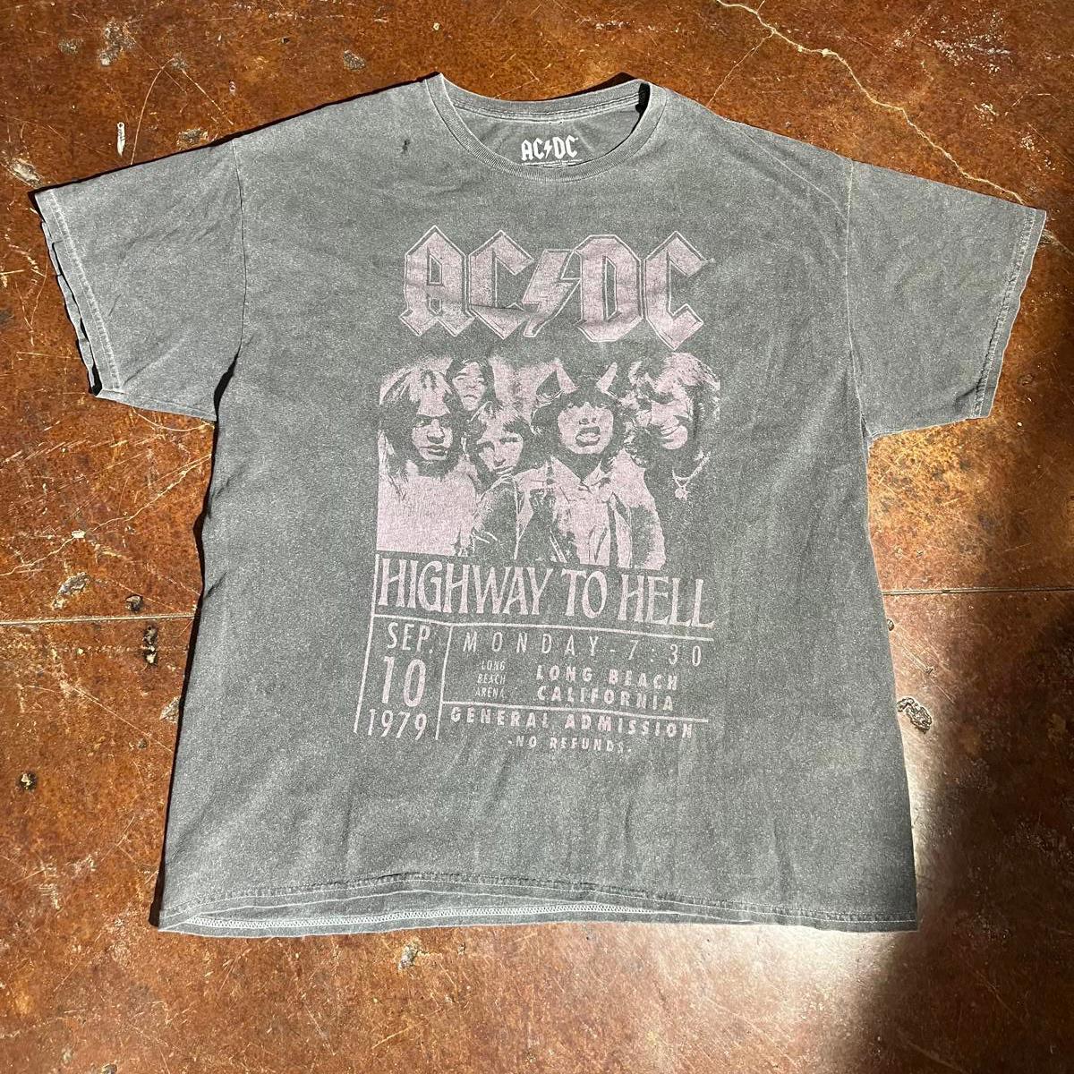 AC/DC preowned LARGE Band T-shirt