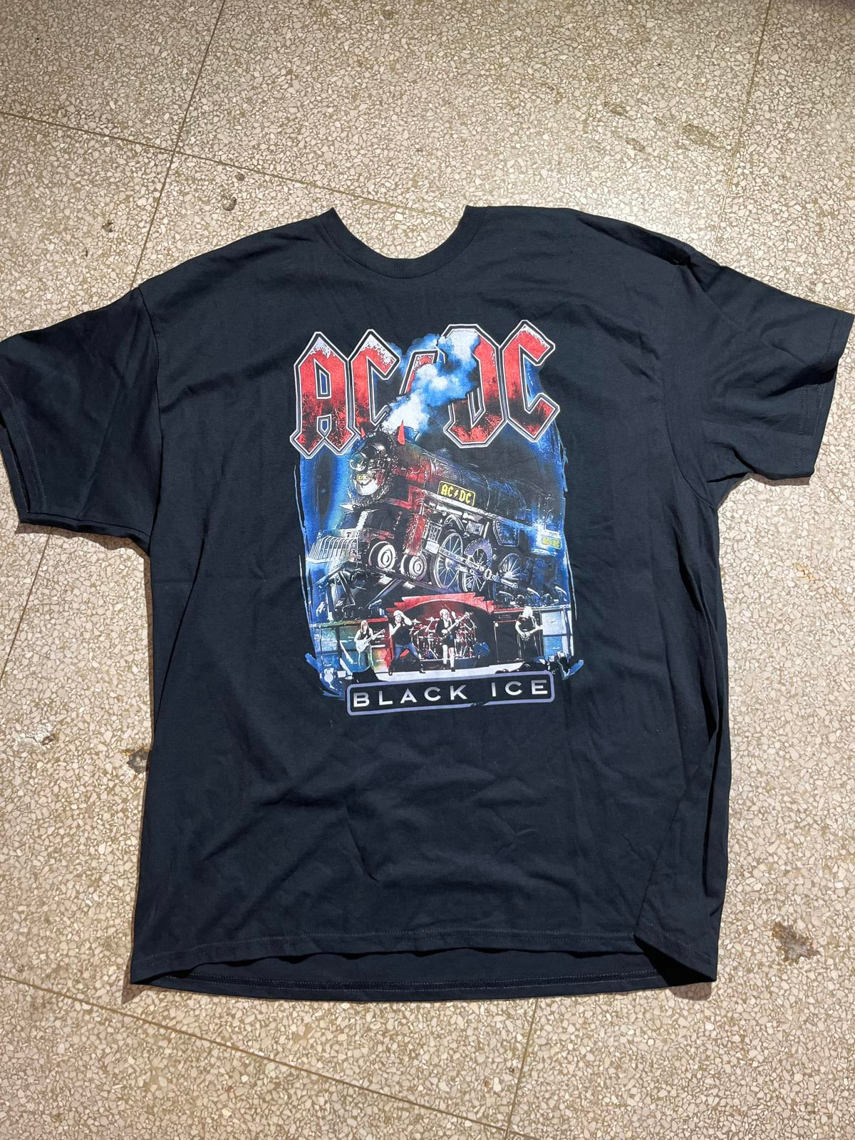 ACDC PreOwned 2XL Band tshirt
