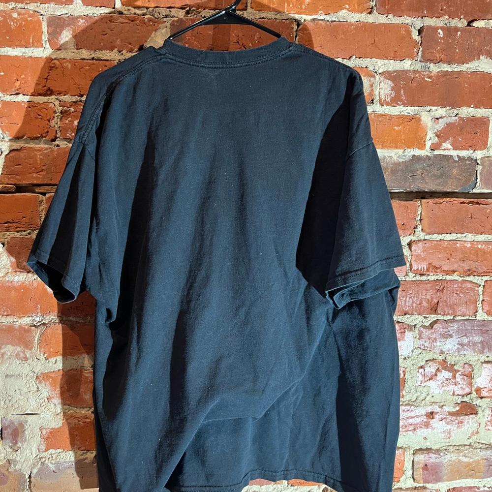 Queen 2xlarge black graphic vintage preowned tshirt