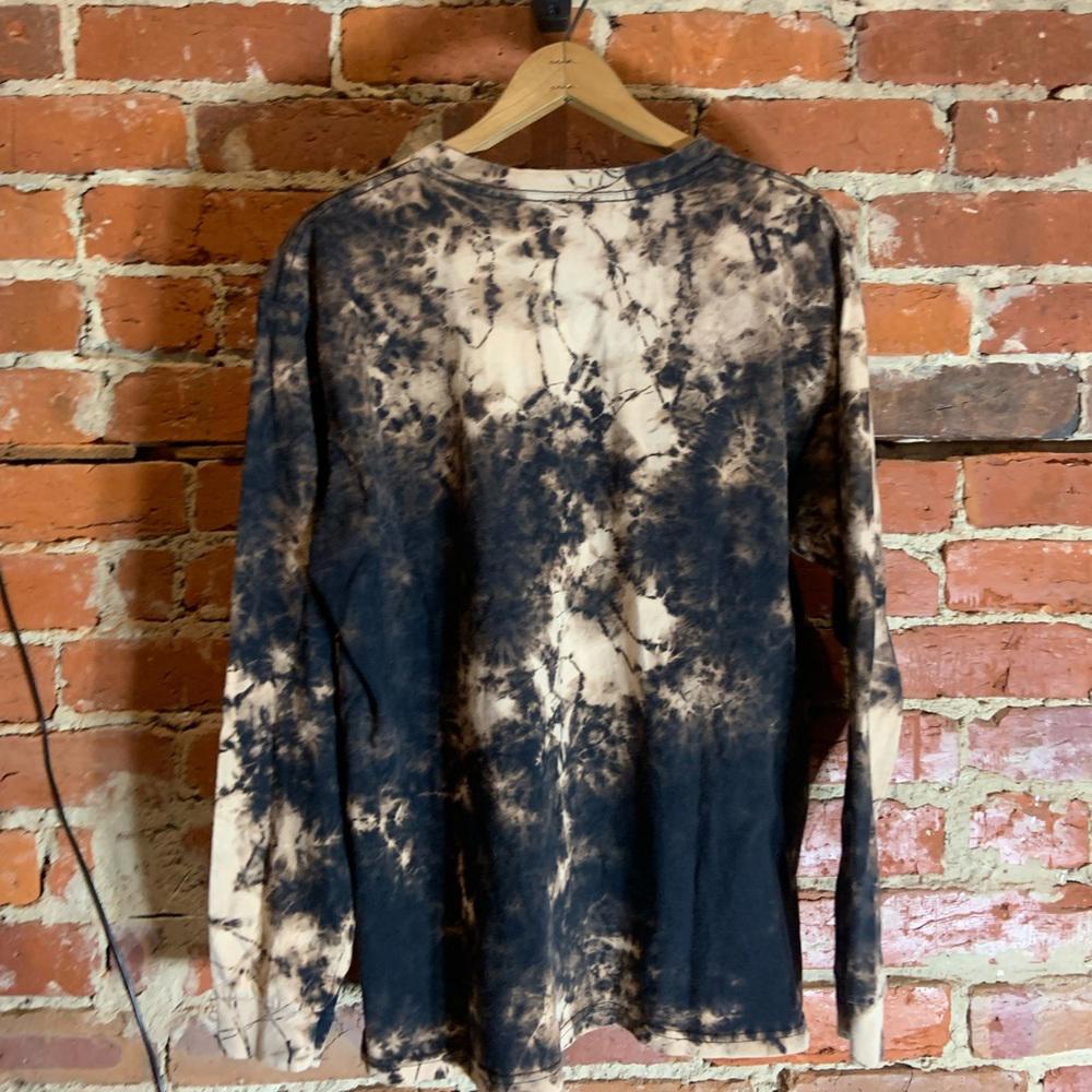 Aaliyah large black graphic preowned longsleeve tshirt