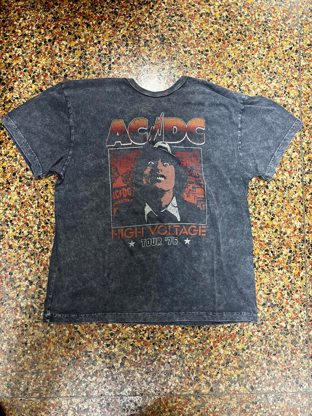 AC/DC High voltage preowned tour ‘76 tshirt