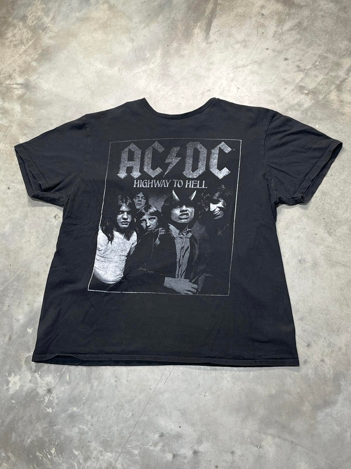 ACDC Preowned Large Band T-shirt