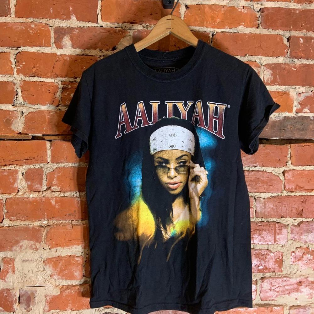 Aaliyah small black graphic preowned T-shirt