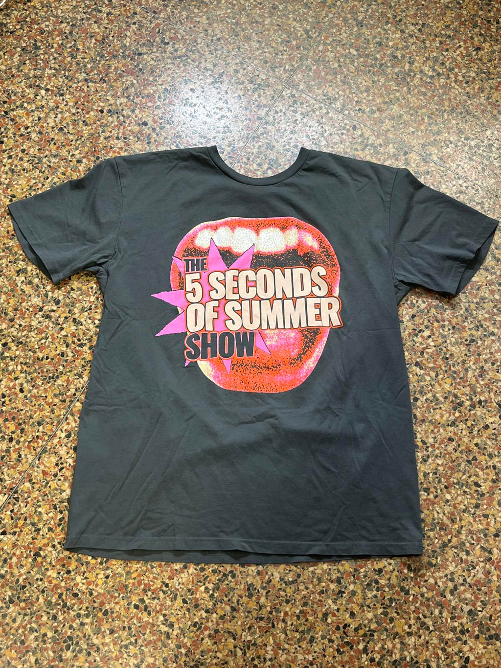 5 seconds of summer Preowned XLarge T-shirt
